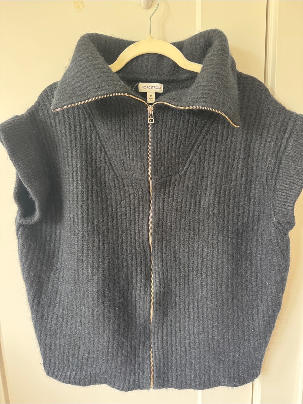 Nordstrom Women's Dark Charcoal Alpaca Blend Ribbed Zip-Front Sweater Vest